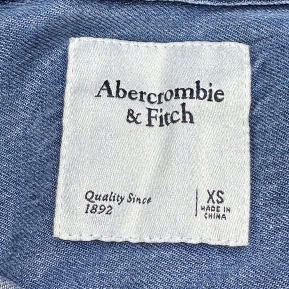 Abercrombie & Fitch Denim Shirt Boyfriend Fit 100% Viscose Long Sleeve Button Up - Picture 4 of 8